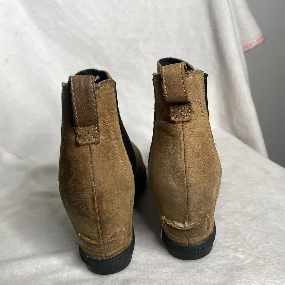 Sorel‎ Women's Joan of Arctic Wedge II Chelsea Boots Size 9 M